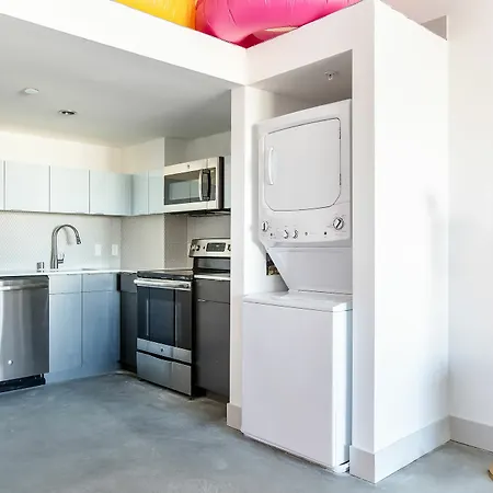 Lively Studio In Hillcrest By Sonder